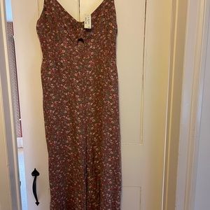 American Eagle floral jumpsuit sz. L NWT